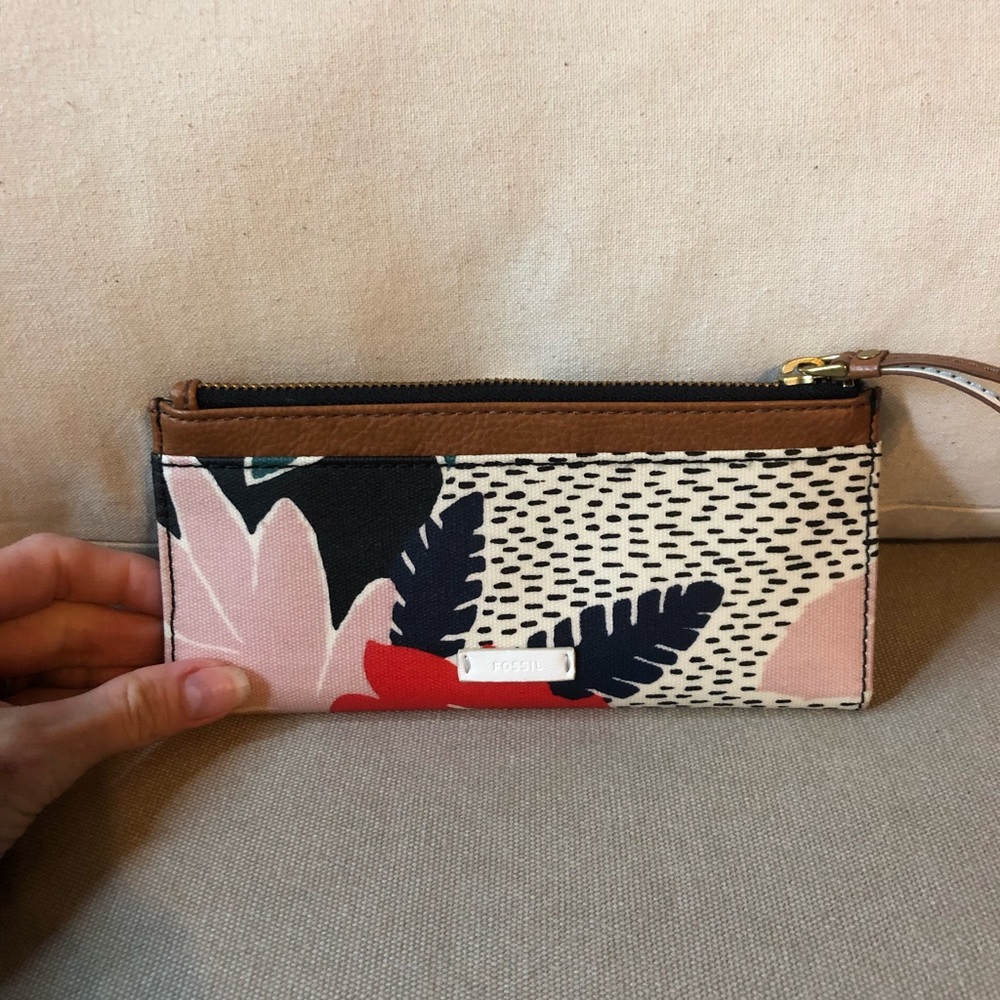 Fossil Floral Canvas Zip Card Wallet in Pink, Red, Navy & Brown